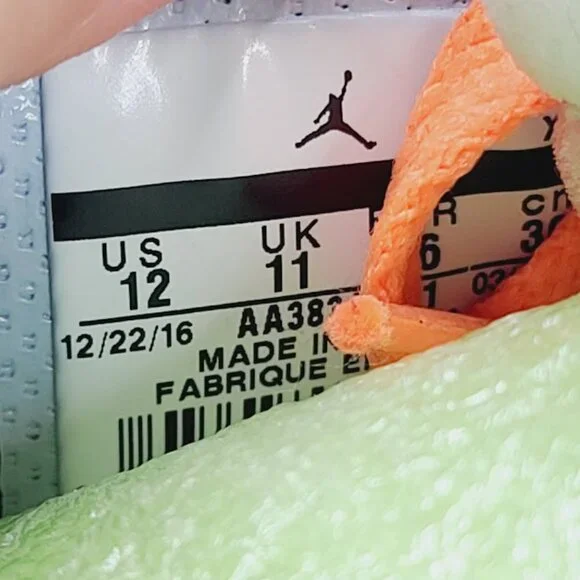 Jordan Men's Red Retro 1 High-Top Classic Athletic Sneaker Size 12 - Picture 7 of 7